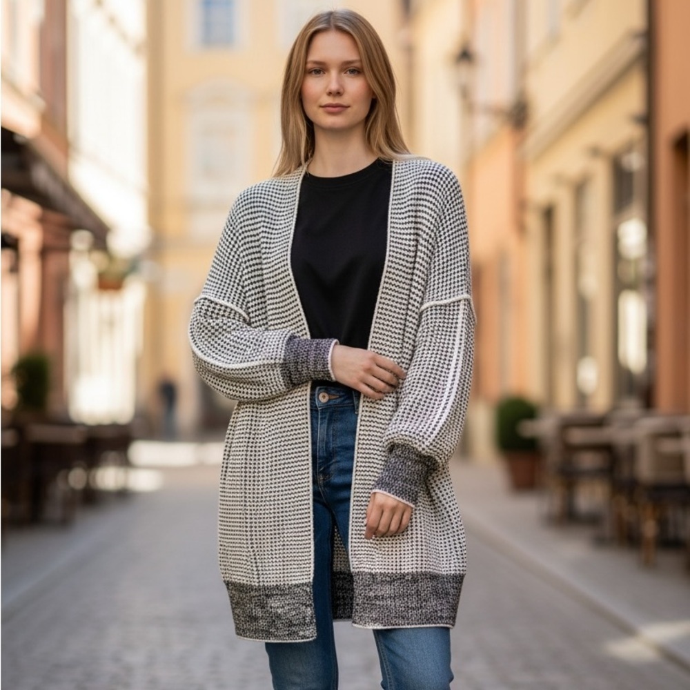 TEXTURED OPEN FRONT CARDIGAN – SIZE MEDIUM – NEUTRAL COZY SWEATER
